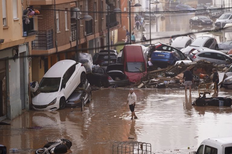 Spagna, 70 morti a Valencia per l'alluvione lampo. Vi spiego perchè DANA è un evento meteorologico pericoloso. L'editoriale